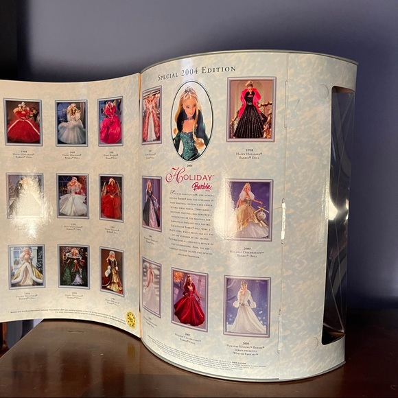 2004 Holiday Barbie - Picture 11 of 12